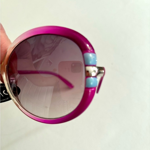 Bundle of two sunglasses - Picture 10 of 10